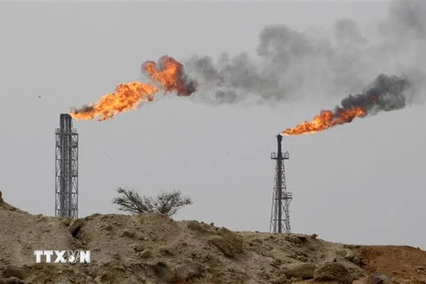 Một mỏ khai thác dầu ở Đảo Khark, Iran. (Ảnh: AFP/TTXVN phát) 