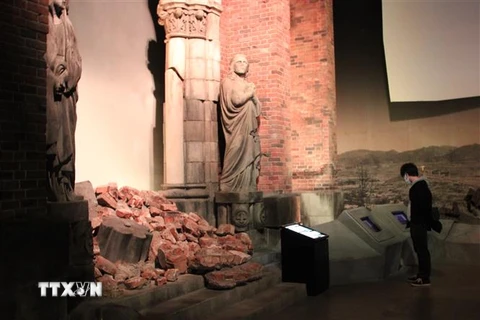 Những gì còn sót lại của Nhà thờ lớn Urakami sau thảm kịch được trưng bày tại Bảo tàng Bom Nguyên tử Nagasaki. (Ảnh: Đào Thanh Tùng/TTXVN) 