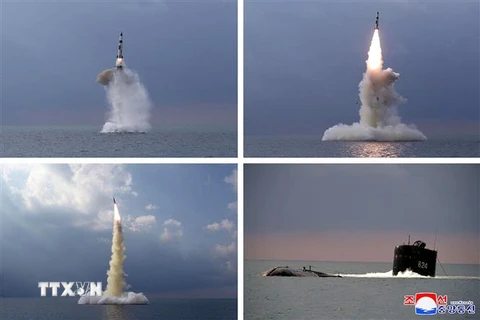 Một vụ phóng thử tên lửa đạn đạo kiểu mới từ tàu ngầm tại một địa điểm bí mật ở Triều Tiên. (Ảnh: AFP/TTXVN) 