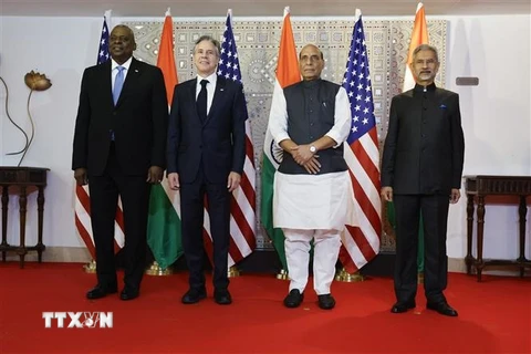Bộ trưởng Quốc phòng Mỹ Lloyd Austin, Ngoại trưởng Antony Blinken và Bộ trưởng Quốc phòng Ấn Độ Rajnath Singh cùng Ngoại trưởng Subrahmanyam Jaishankar trong cuộc đối thoại 2+2 ở New Delhi ngày 10/11/2023. (Ảnh: AFP/TTXVN)