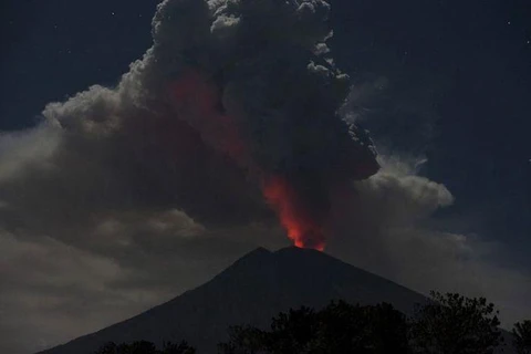 Núi Agung ở Indonesia phun trào. (Nguồn: Suar.id - Grid.ID)