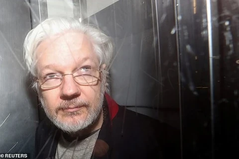 Sáng lập viên WikiLeaks Julian Assange xuất hiện tại tòa án ở London. (Nguồn: Daily Mail)