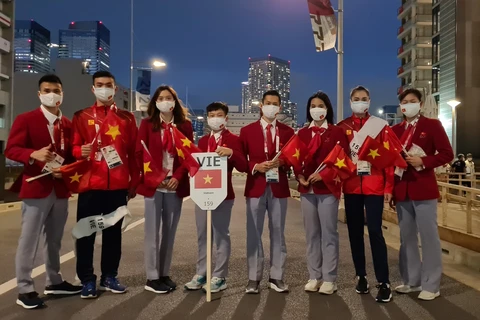 Video đoàn thể thao Việt Nam diễu hành tại lễ khai mạc Olympic Tokyo 