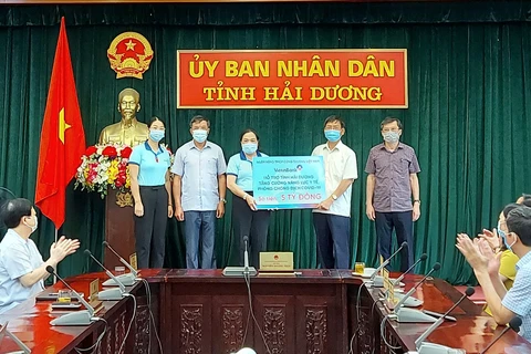 VietinBank ủng hộ tỉnh Hải Dương 5 tỷ đồng phòng chống dịch COVID-19. (Ảnh: Vietnam+)