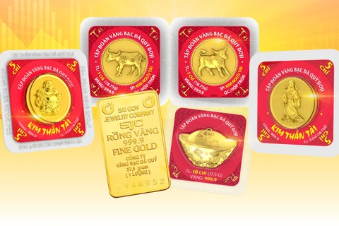 Khách hàng có thể lựa chọn tất cả các loại vàng ép vỉ của DOJI, đặc biệt là vàng ép vỉ Kim Ngưu-Linh vật của năm 2021 hay vàng miếng SJC. (Ảnh: Vietnam+)