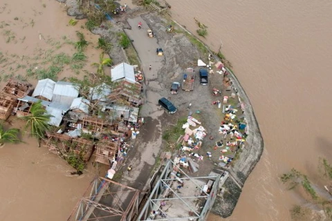 Một thị trấn khác của Philippines có 300 người chết vì bão
