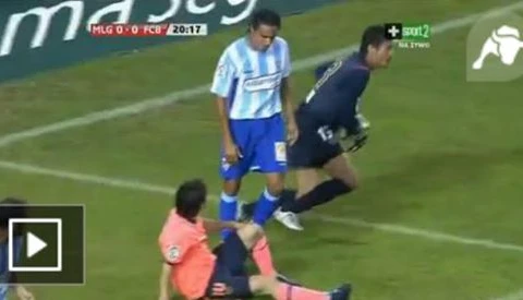 [Video] Hậu vệ tố Messi chửi bậy từng triệt hạ M10 năm 2009