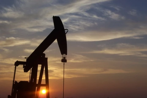 Giá dầu mỏ thế giới giảm mạnh sau những dự đoán ảm đạm về kinh tế