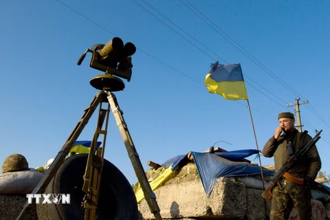 Binh lính Ukraine rút khỏi một đồn kiểm soát sau 2 tuần bị vây hãm 