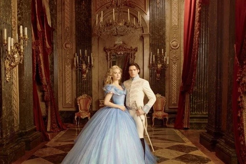 Trang phục trong phim "Cinderella" đẹp như truyện cổ tích