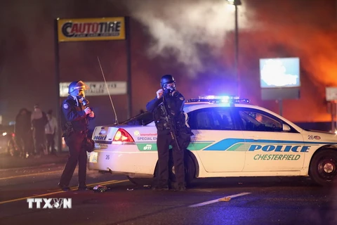Thị trấn Ferguson hỗn loạn, biểu tình lan rộng trên nước Mỹ