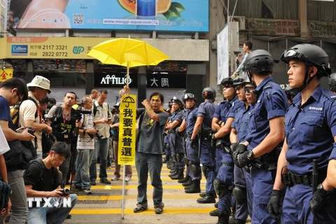 [Photo] Cảnh sát Hong Kong giải tỏa biểu tình khu vực đường Nathan