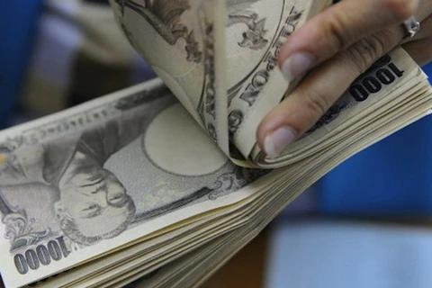 Chính phủ Nhật Bản tiếp tục giảm tiền lương của người lao động