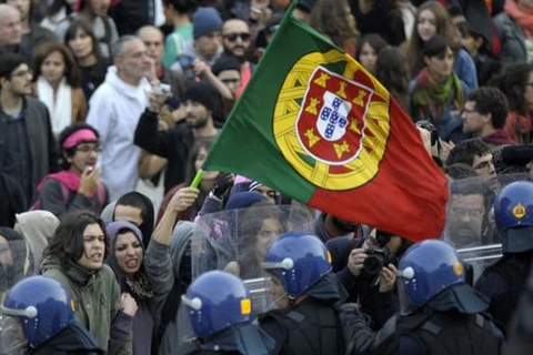 Đình công gây tê liệt giao thông đường sắt ở Bồ Đào Nha 