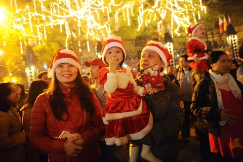 [Photo] Người dân khắp ba miền cùng chào đón Giáng sinh