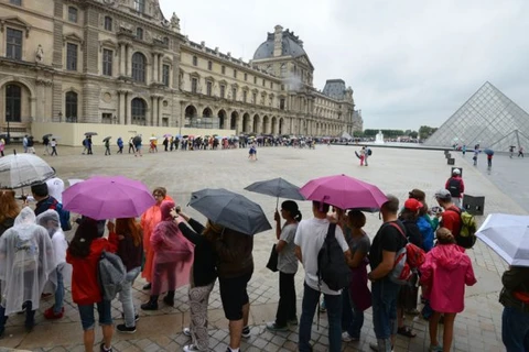 Louvre vẫn là bảo tàng đông khách thăm quan nhất thế giới 
