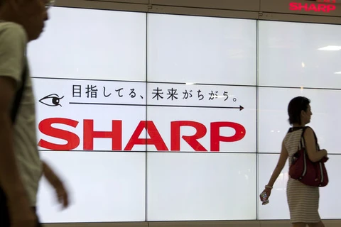 Sharp dự định cắt giảm lương để đối phó khủng hoảng kinh tế