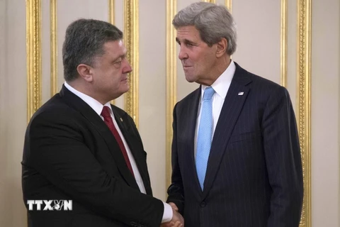 Tổng thống Ukraine Poroshenko hội đàm với Ngoại trưởng Mỹ 