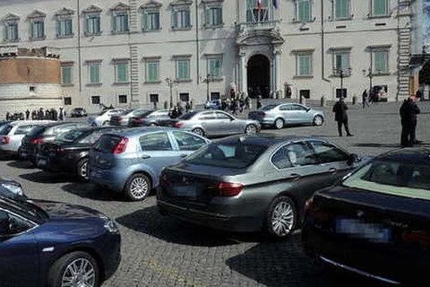 Italy thu gần một triệu euro tiền bán đấu giá xe công