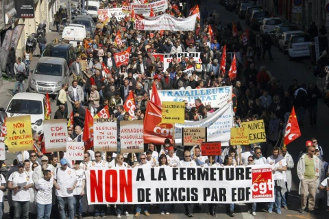 Pháp: Phản đối chính sách khắc khổ, hàng chục nghìn người biểu tình 