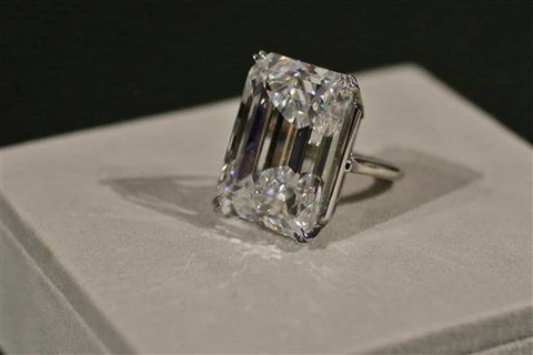 Bán đấu giá viên kim cương “hoàn hảo” trị giá 22 triệu USD 