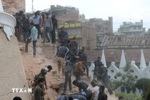 Ấn Độ điều máy bay cứu hộ tới khu vực động đất ở Nepal 