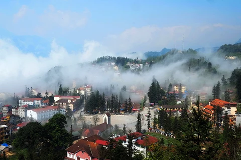 [Video] Ngắm nhìn thị trấn Sa Pa huyền ảo trong sương
