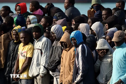 Dòng người nhập cư trái phép qua đường biển tiếp tục đổ về Italy 
