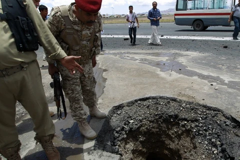 Liên quân Saudi Arabia oanh tạc sân bay quốc tế ở thủ đô Yemen 