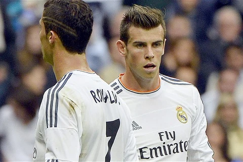 Sự nghiệp của Gareth Bale "xuống dốc không phanh" bởi... Ronaldo