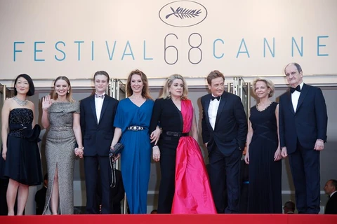 [News Game] Nhìn váy đoán sao tại liên hoan phim Cannes 2015