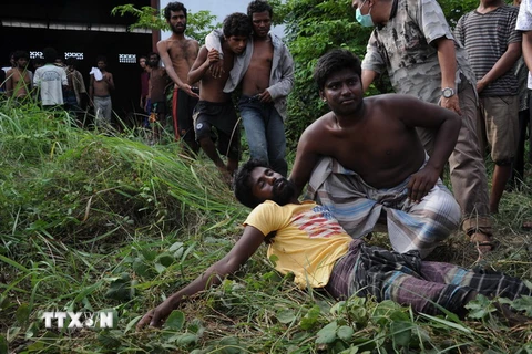 Hải quân Myanmar lần đầu cứu hộ người di cư Bangladesh