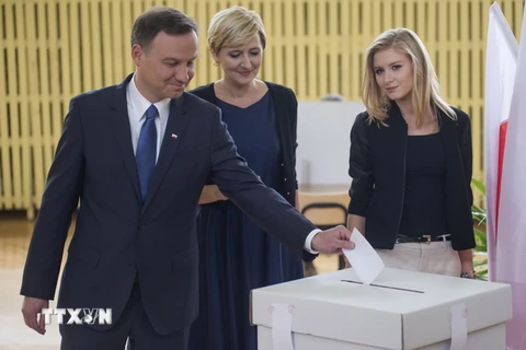 Bầu cử tổng thống Ba Lan: Chờ đợi một cú sốc ở vòng hai