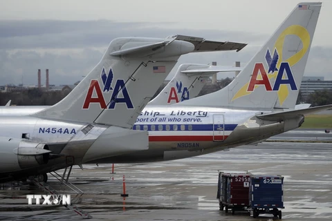 Máy bay của American Airlines tại sân bay Quốc gia Ronald Reagan ở Washington D.C. (Mỹ). (Ảnh: THX/TTXVN)