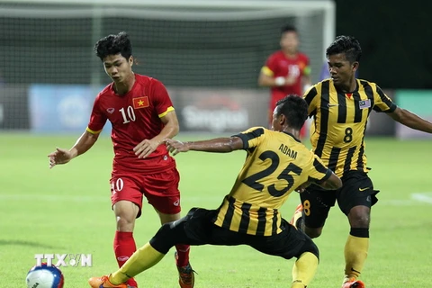 Các cầu thủ U23 Malaysia (áo vàng) đã thua tan 5-1 trước Việt Nam. (Ảnh: TTXVN)