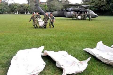 Thi thể binh sỹ quân đội Colombia tử nạn do giao tranh với FARC. (Ảnh: web@grupoepensa.pe)