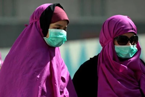Người dân Saudi Arabia đeo khẩu trang đề phòng dịch MERS. (Nguồn: AP)