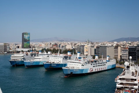 Tàu thuyền neo đậu tại cảng Athens. (Nguồn: asisbiz.com)