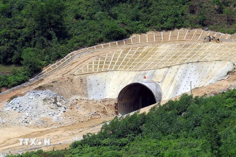 Dự án hầm đường bộ Phú Gia - Phước Tượng (Phú Lộc, Thừa Thiên-Huế). (Ảnh: TTXVN)