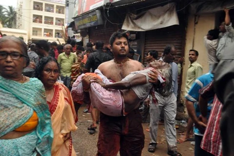 Một người phụ nữ bị thương sau vụ hỗn loạn. (Ảnh: Hindustan Times)
