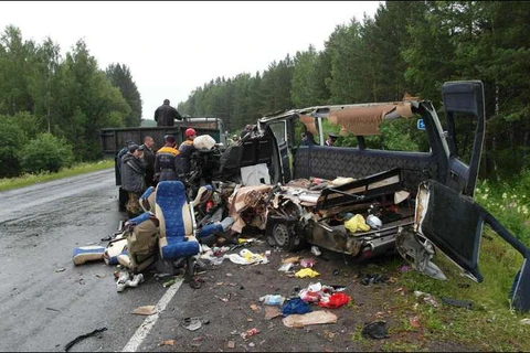 Vụ va chạm giữa một xe chở khách và một xe tải đã làm 28 người bị thương và 11 người khác thiệt mạng sáng 22/7. (Nguồn: Sở Nội vụ Krasnoyarsk)