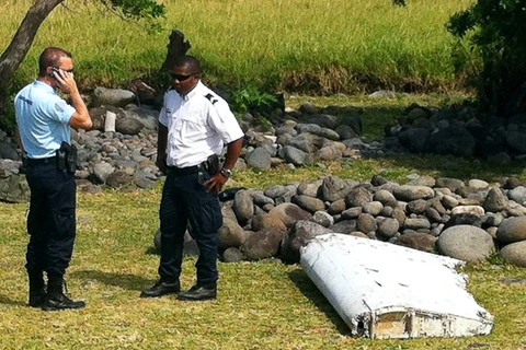 Mảnh vỡ máy bay vừa được tìm thấy gần đảo La Reunion của Pháp thuộc Ấn Độ Dương. (Nguồn: CNN)