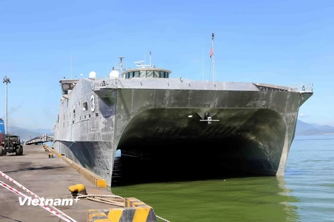 Tàu cao tốc USNS Millinocket cập cảng Tiên Sa. (Ảnh: Lê Lâm/Vietnam+)