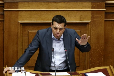  Thủ tướng Hy Lạp Alexis Tsipras tại phiên họp Quốc hội ở thủ đô Athens ngày 14/8. (Ảnh: AFP/TTXVN)