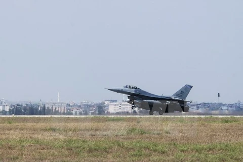 Máy bay F-16 được triển khai tới căn cứ không quân Incirlik, Thổ Nhĩ Kỳ ngày 9/8. (Nguồn: AFP/TTXVN)