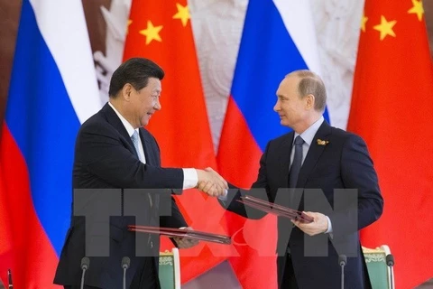 Tổng thống Vladimir Putin (phải) và Chủ tịch Tập Cận Bình. (Ảnh: THX/TTXVN)