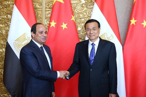 Tổng thống Ai Cập Abdel Fattah al-Sisi gặp Thủ tướng Trung Quốc Lý Khắc Cường tại Bắc Kinh. (Ảnh: THX)