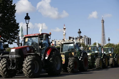 Đoàn máy kéo của nông dân Pháp tại thủ đô Paris. (Ảnh: AFP)