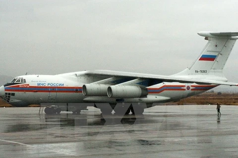 Máy bay của Nga vận chuyển 32 tấn hàng cứu trợ đến sân bay quốc tế Bassel al-Assad, thành phố cảng Latakia, Syria ngày 30/12/2013. (Nguồn: AFP/TTXVN)
