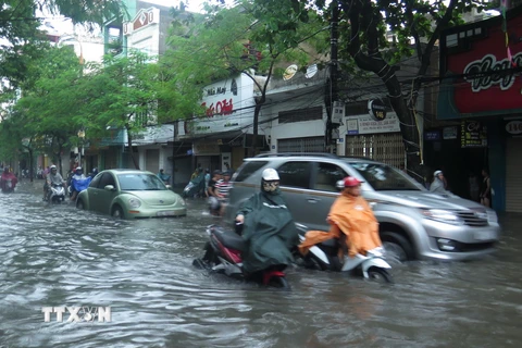 Thành phố Hải Phòng đã bị ngập lụt trên diện rộng sau trận mưa lớn kéo dài trong suốt 3 giờ. (Ảnh: Minh Thu/TTXVN)